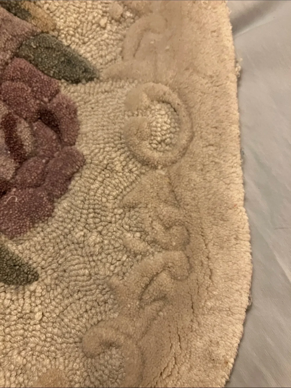 Vintage shabby chic, oval floral 29 x 16” bathmat rug